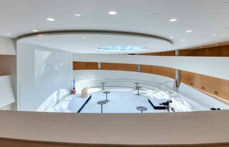 Vue intérieure design de l'Assemblée nationale de Québec présentée sur le site de MG Construction.